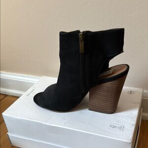 Steve Madden Black Heeled Boots with Side Zipper